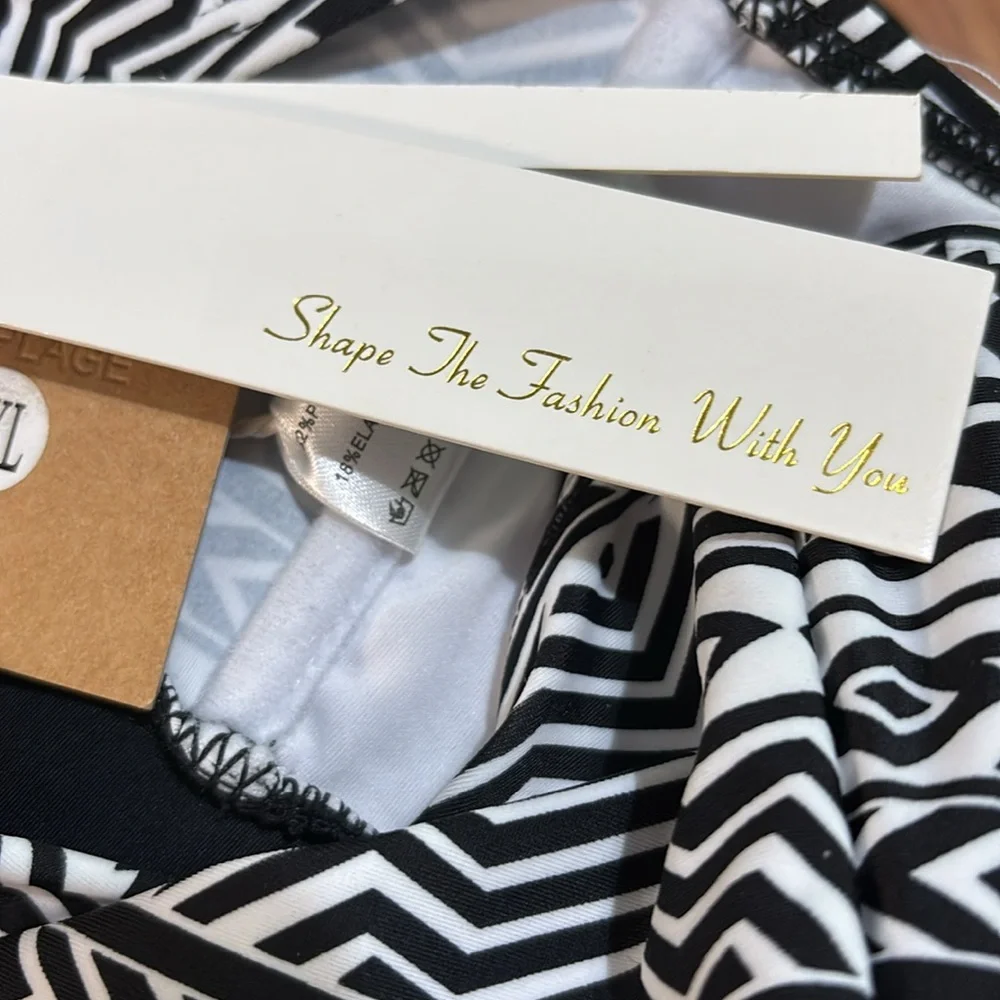 La Plage black & white swim top, size XXL, NWT. - Picture 10 of 11